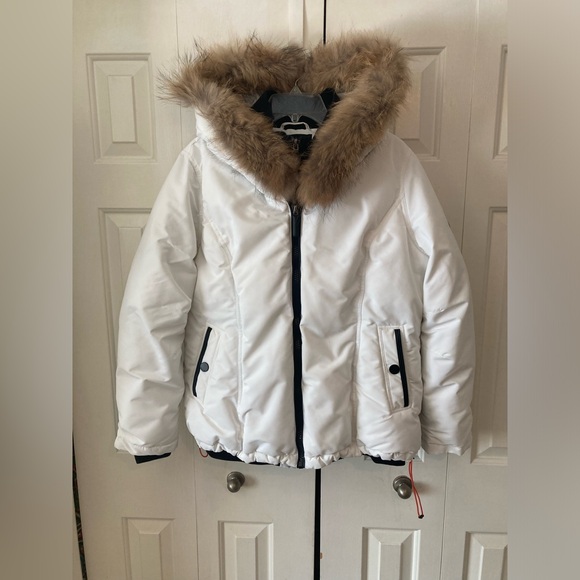 NEW-White Fur-Trimmed Winter Jacket
by Chillax - Picture 2 of 15
